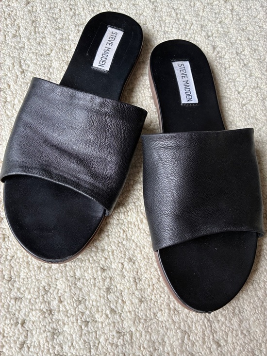 Steve Madden Women’s Black Leather Karolyn Flat Sandals Size 8 - Picture 2 of 8